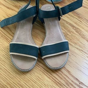 TOMS Sandals - Like New